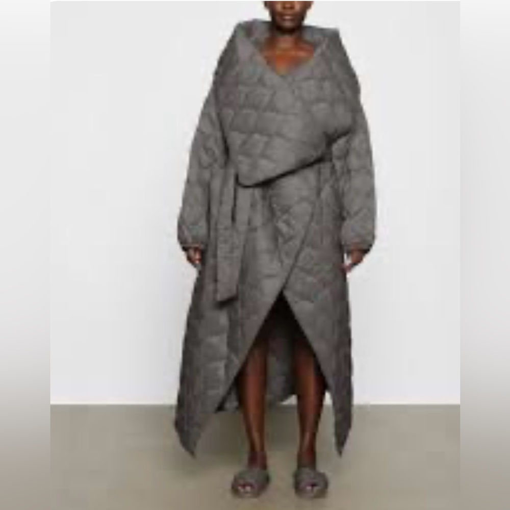 Skims quilted duvet robe in gunmetal size medium